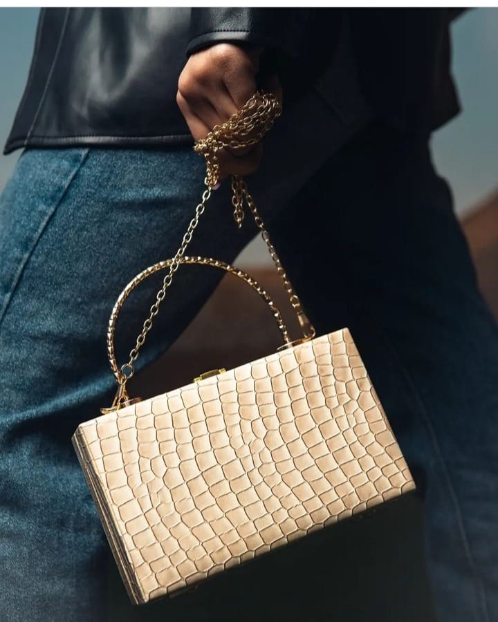 Patent leather (shiny scales) box style bag